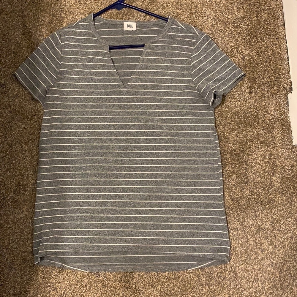 V-neck t shirt